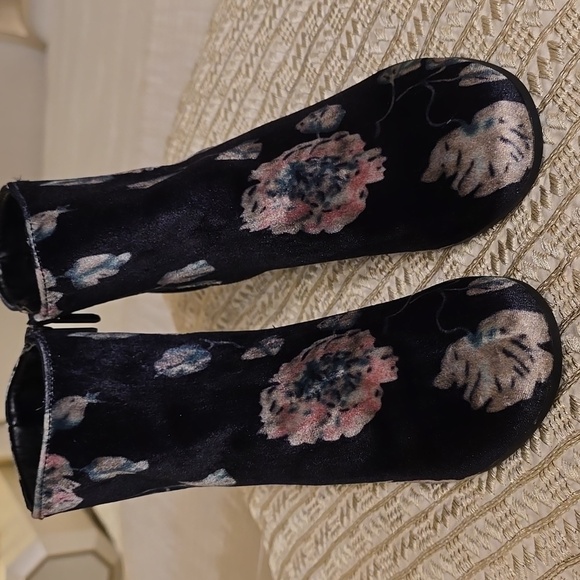 Circus by Sam Edelman Black Floral Ankle Boots - Picture 3 of 10
